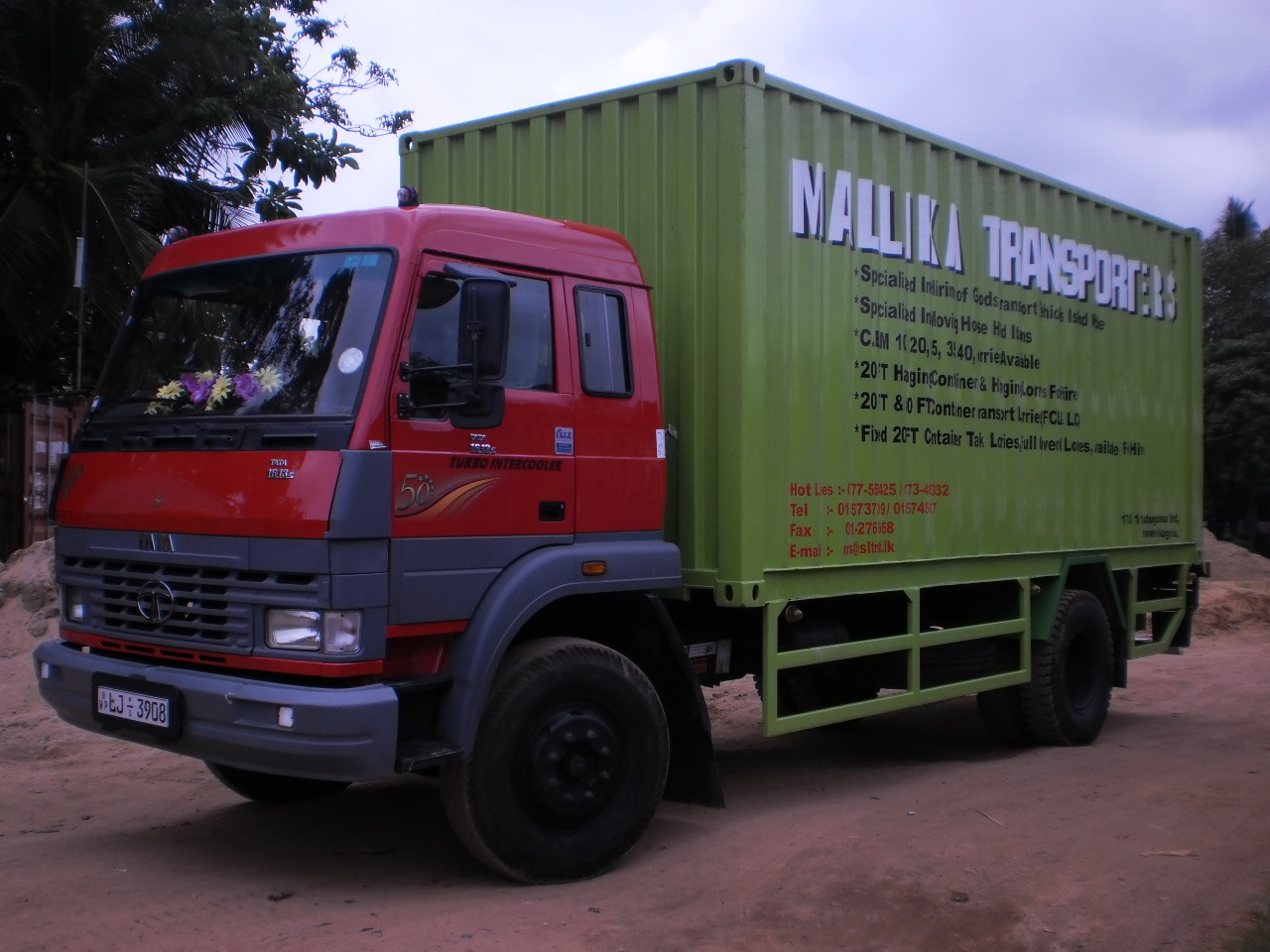 LCL Container (With GOH Fixed Containers) Image